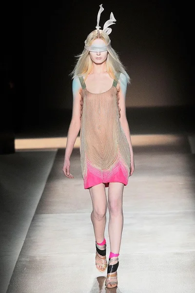 Look 10
